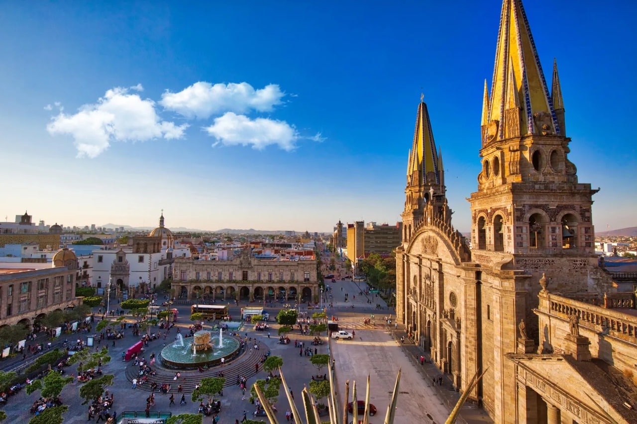 Explora la historia religiosa de Guadalajara a través de sus iglesias