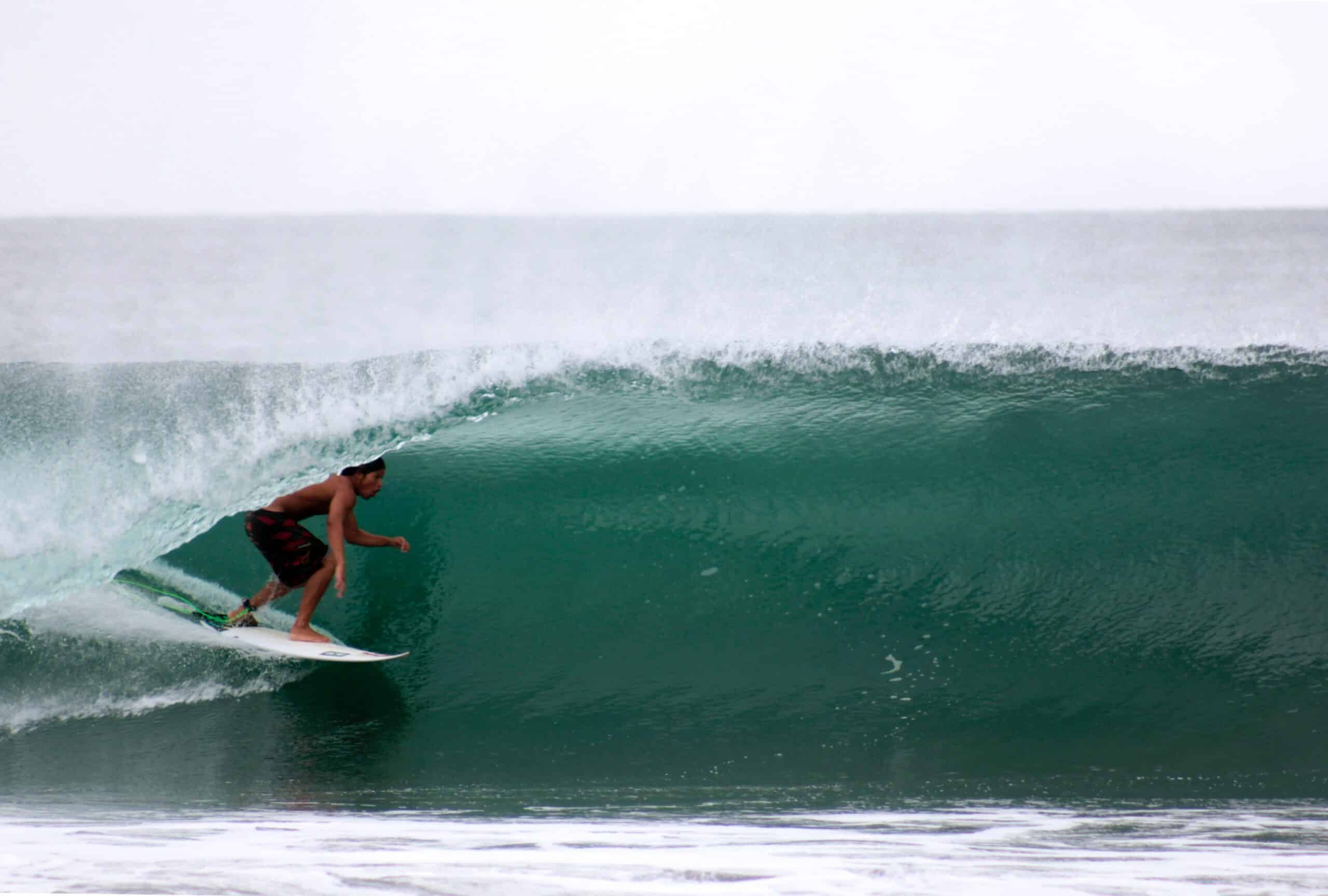 Tres destinos para surfear en México este verano