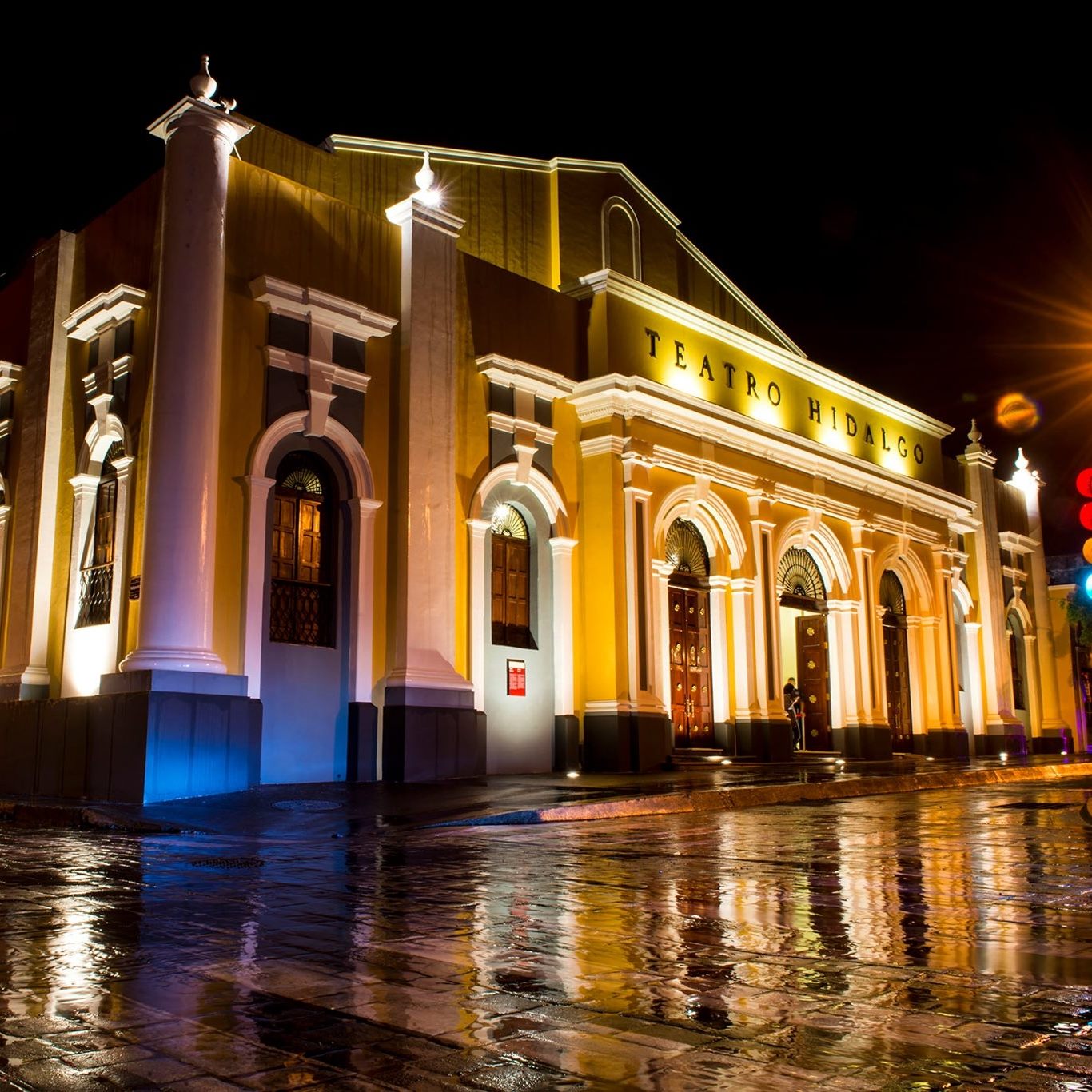 Fachada de Teatro Hidalgo en Colima