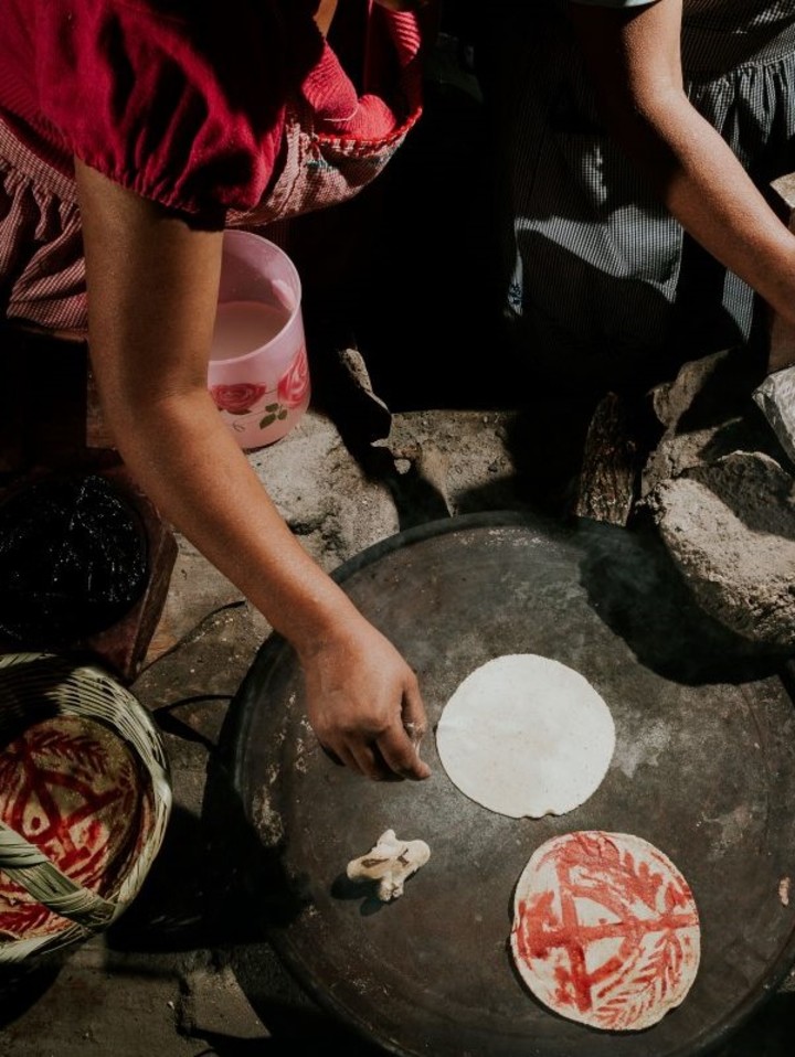 Muñeco de masa que vela por el buen resultado de las tortillas.