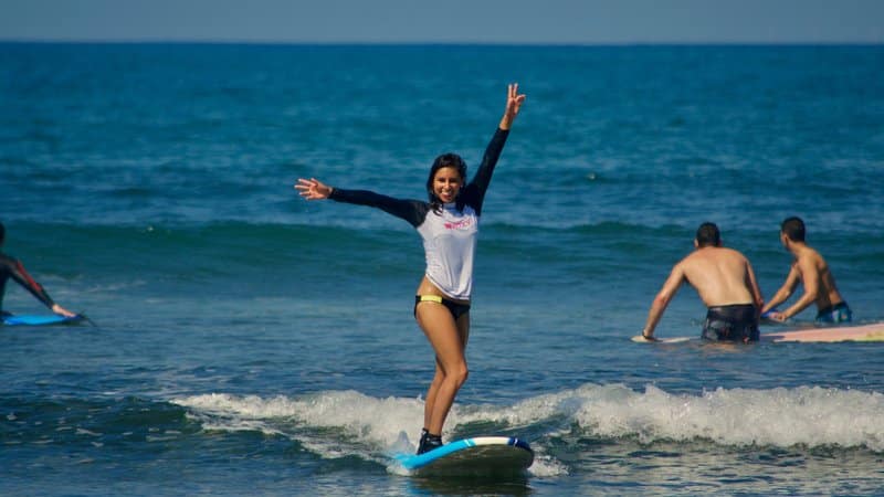 surf en playa la saladita