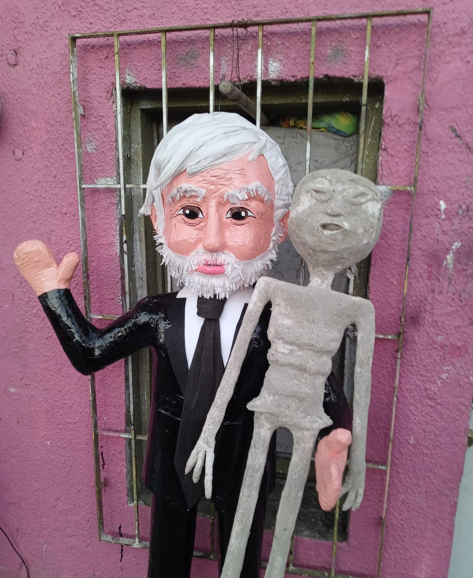 ¿Dónde encontrar la auténtica piñata de Jaime Maussan?