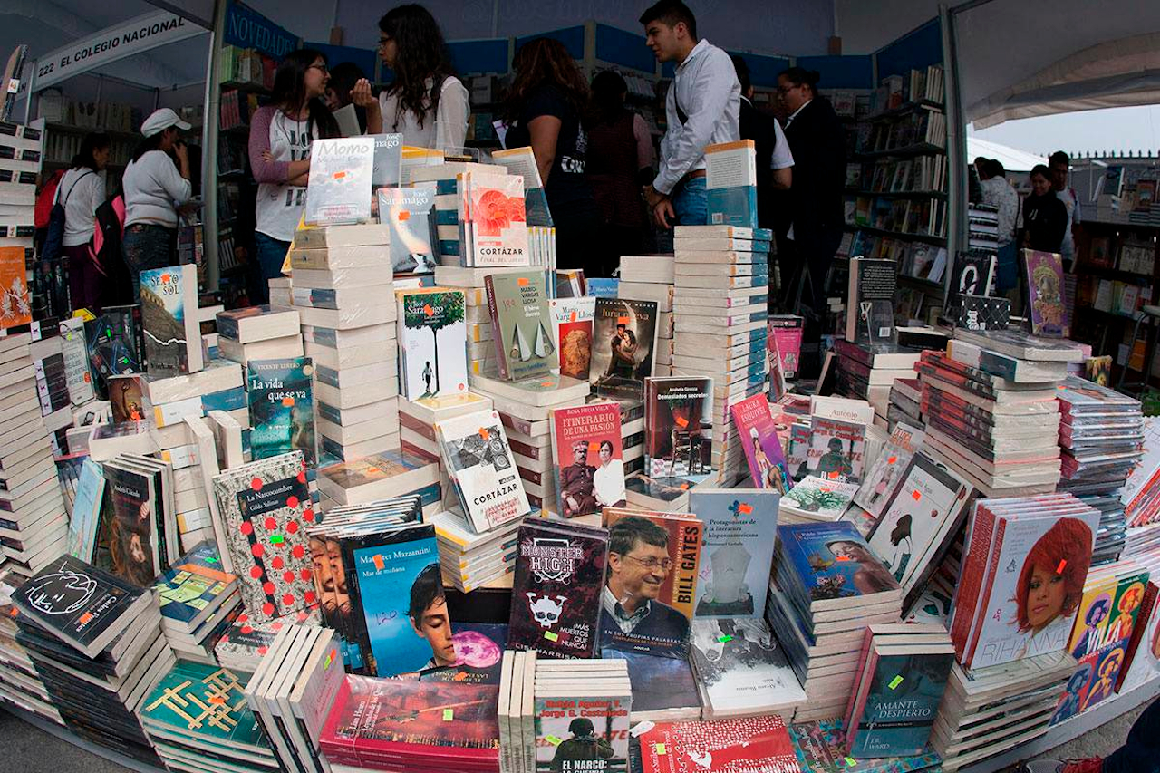 Amplia tu biblioteca con la Feria del Libro del Zócalo