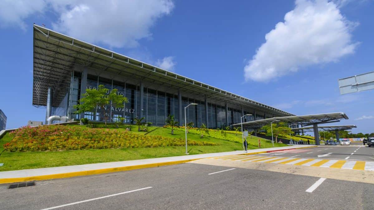 Aeropuerto de Acapulco reabre operaciones con vuelos nacionales