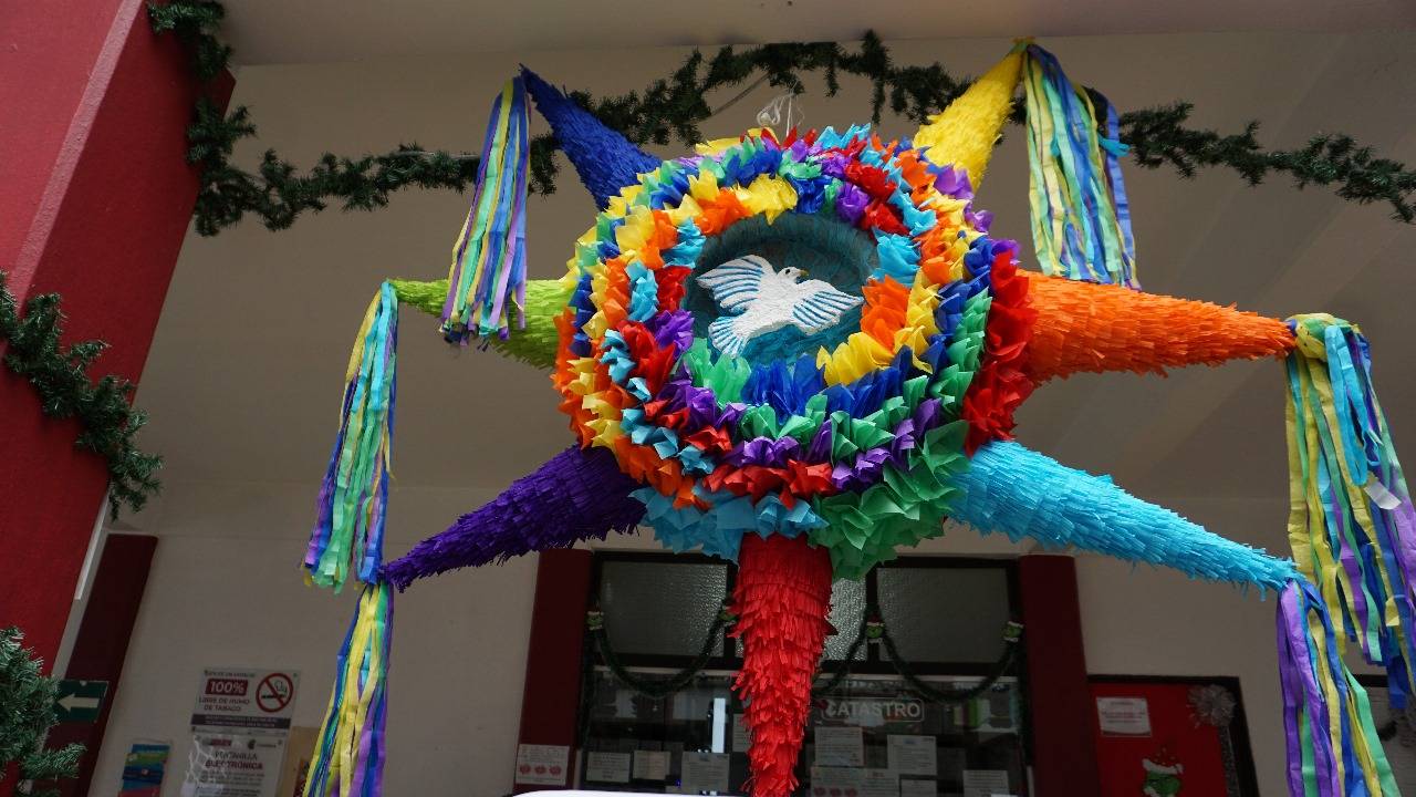 ‘Dale, dale y no pierdas el tino’ en la Feria de la Piñata en Acolman