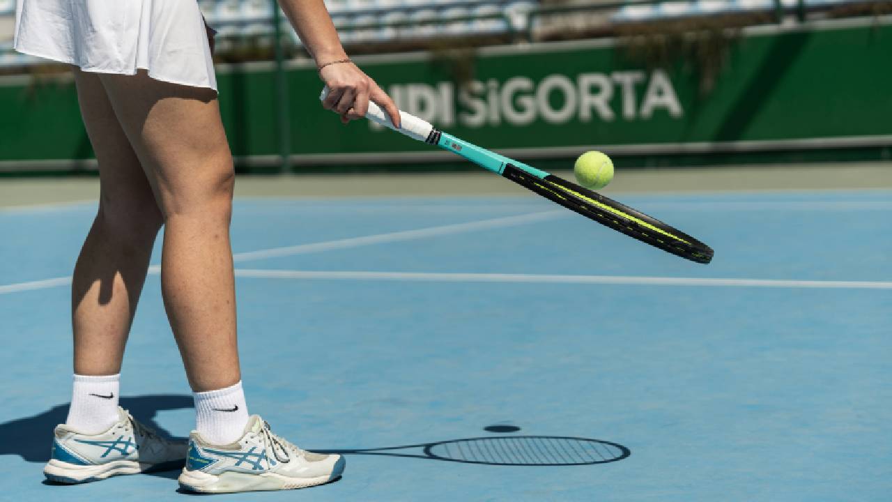 ¿Fan del tenis? Practícalo en estas canchas