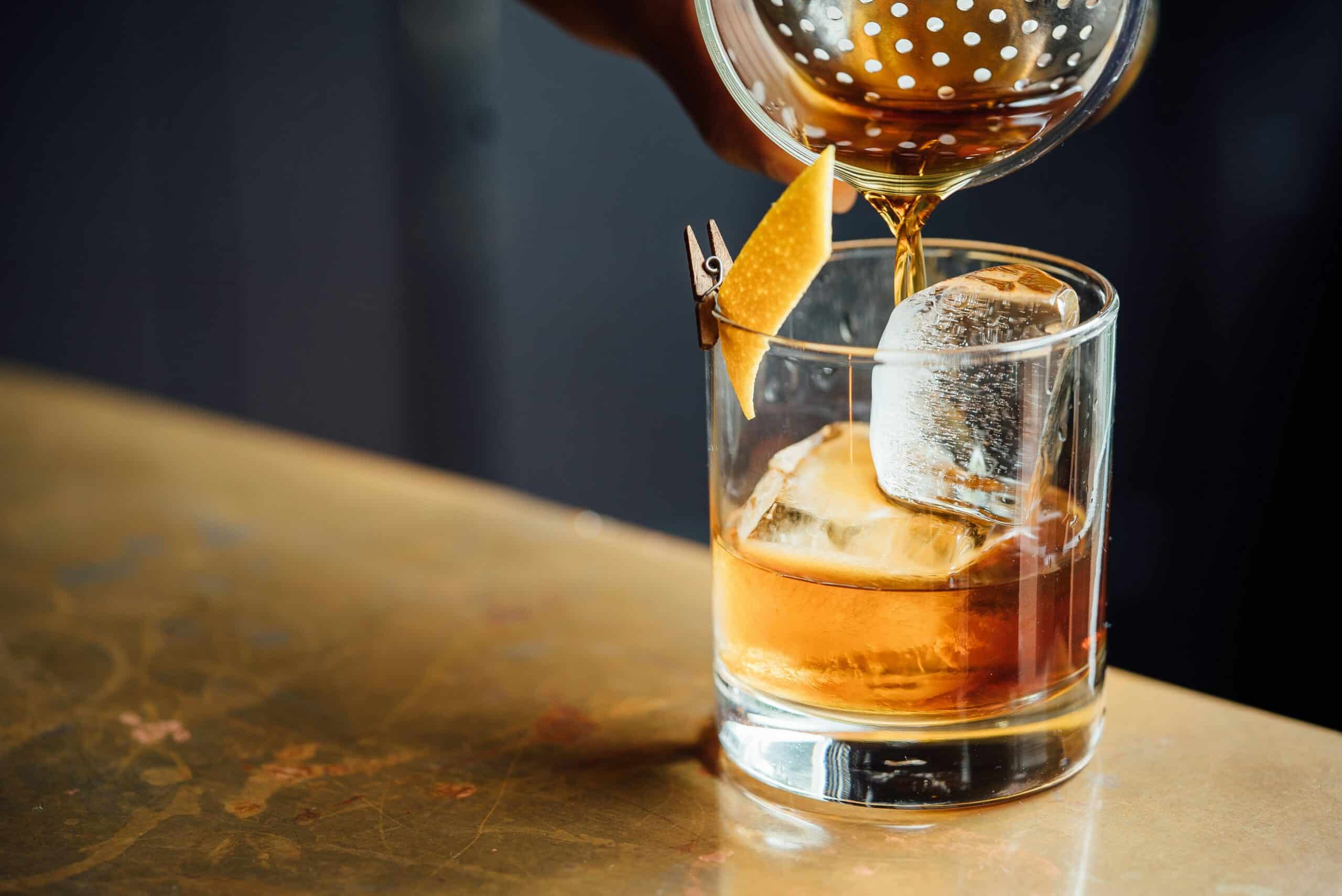 Celebra el Día del Whisky con estilo en estos bares