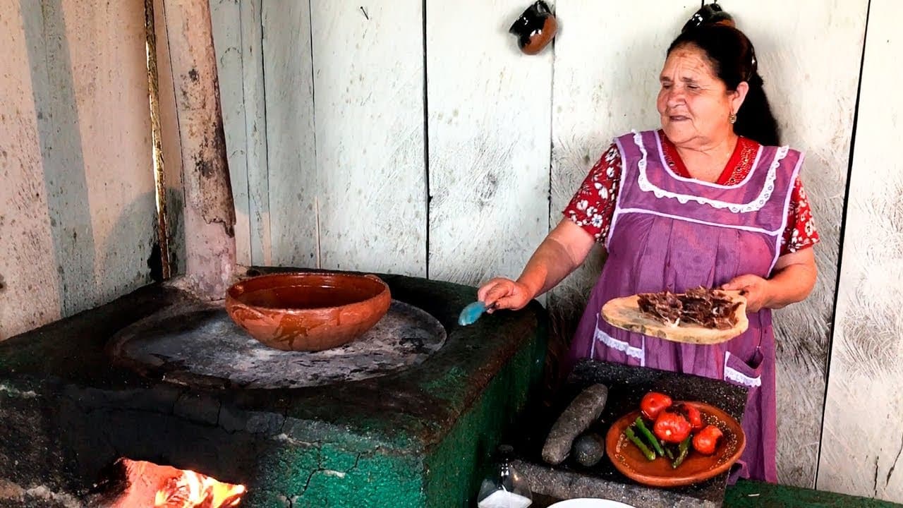 Doña Ángela, la ‘youtuber’ que te enseña a cocinar