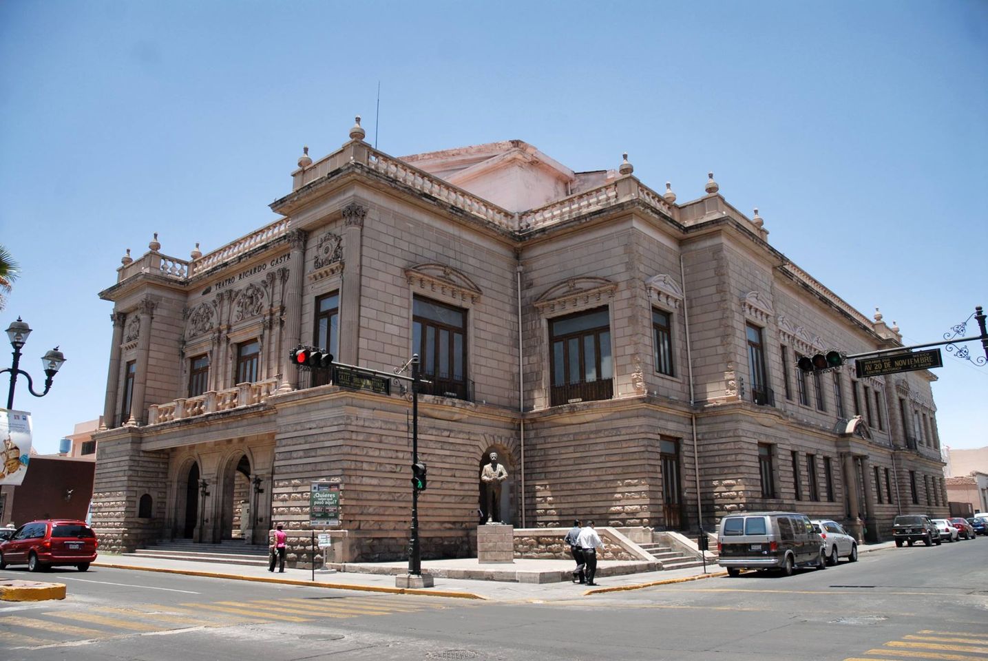 Teatro Ricardo Castro.