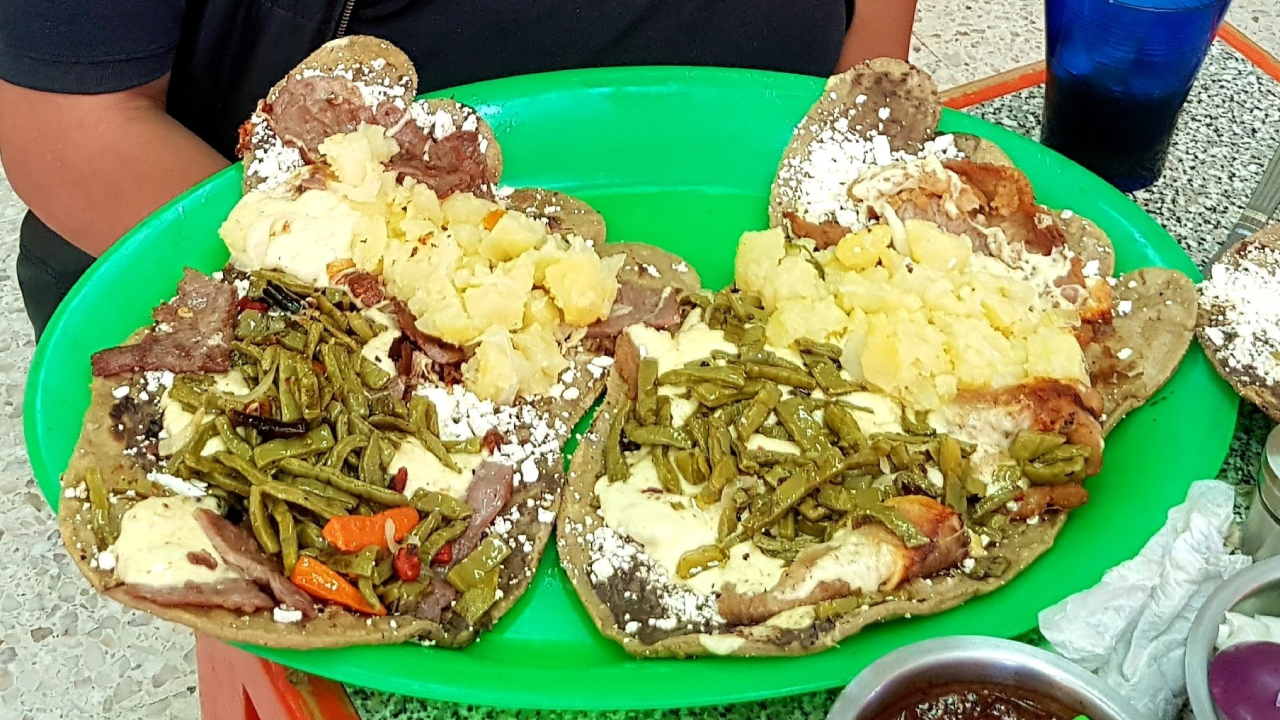 Pisadas de King Kong, los huaraches gigantes de la Bondojito