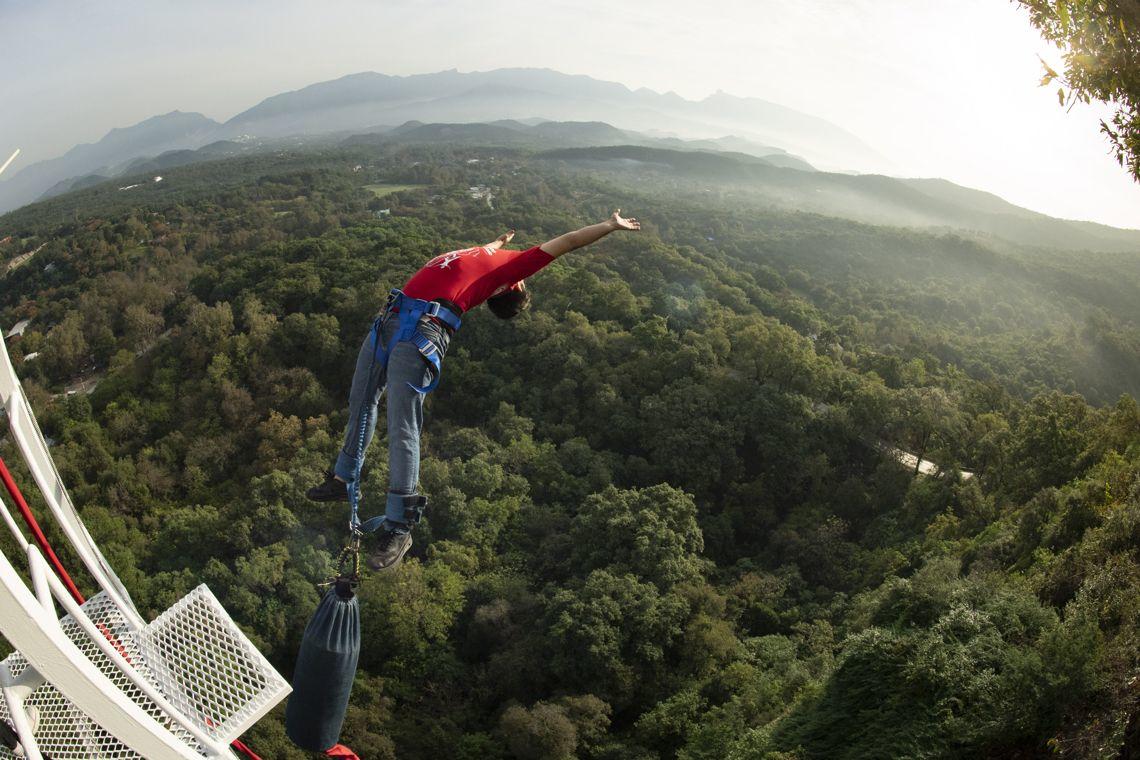 ¡Suelta tu adrenalina en el bungee más alto de México!