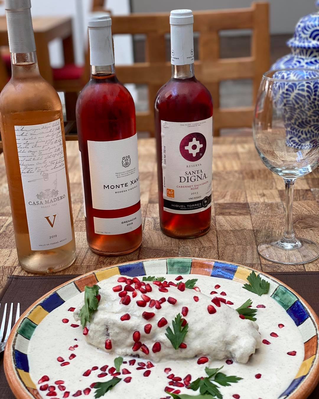 Vinos mexicanos ideales para maridar tus chiles en nogada