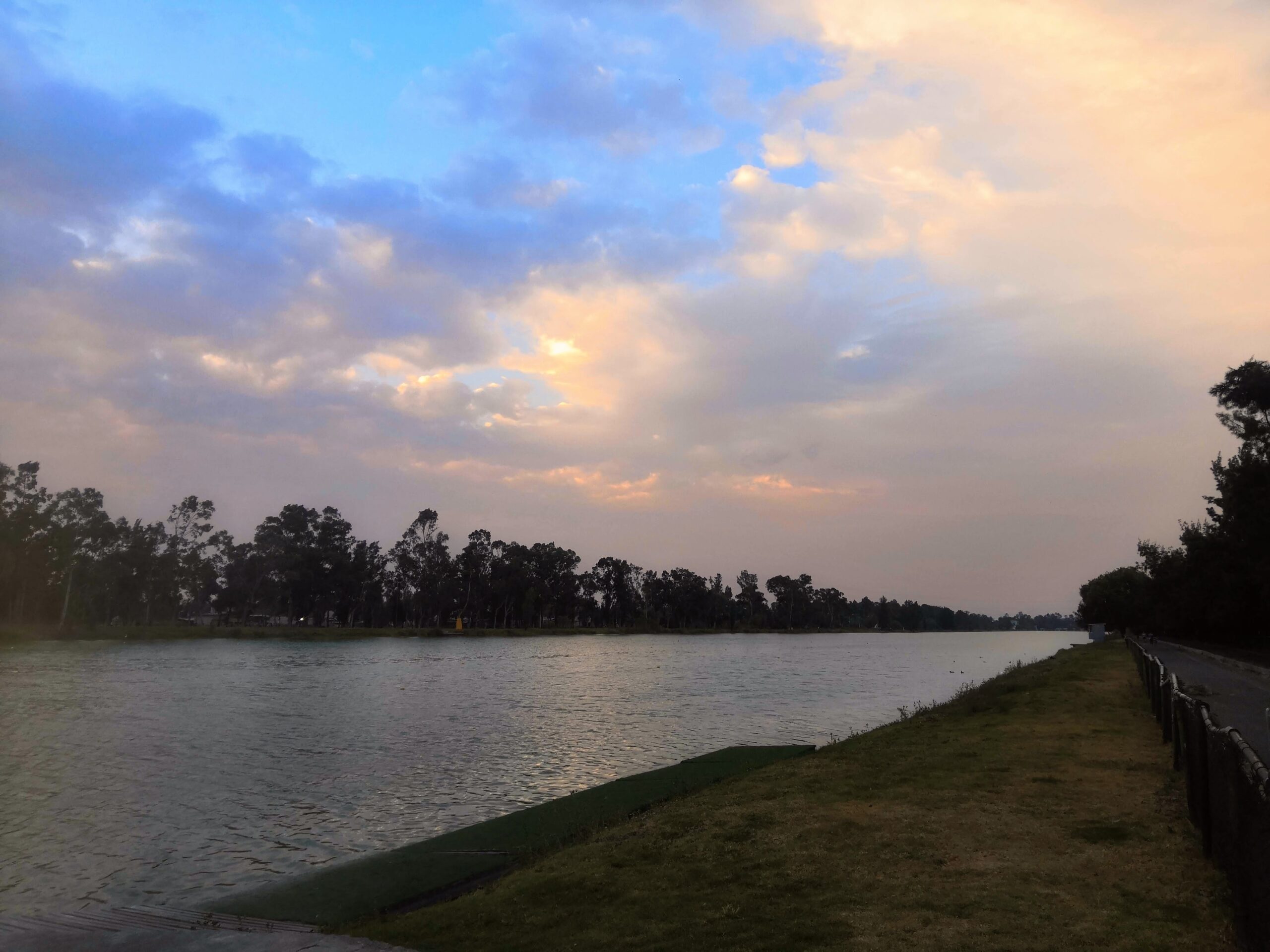 Pista ‘Virgilio Uribe’, el lugar para practicar remo y canotaje en Xochimilco