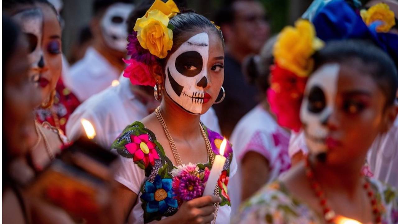 Magia y tradición, en la Semana de Muertos en Michoacán