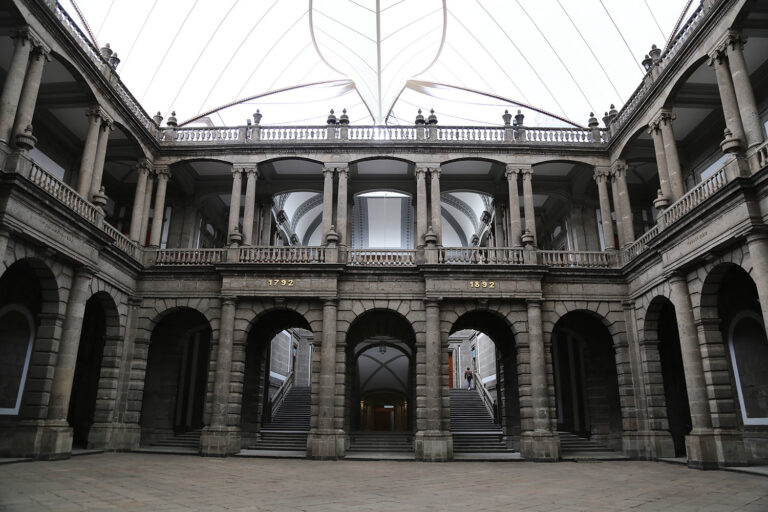Conoce la historia del Palacio de Minería, sede de la FIL | Descubre México