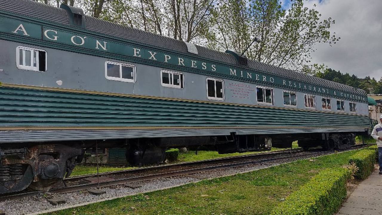 ¡Disfruta de una comida en un vagón de tren en El Oro!