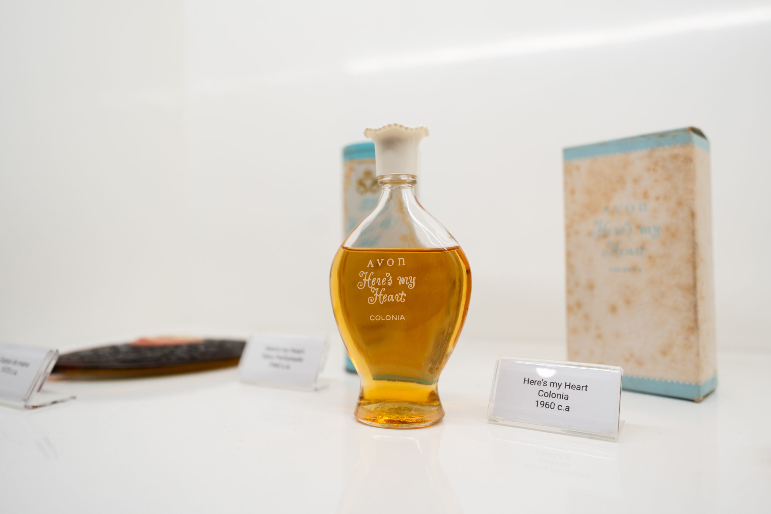 Avon llama a tus sentidos: homenaje olfativo al poder femenino en el Museo del Perfume