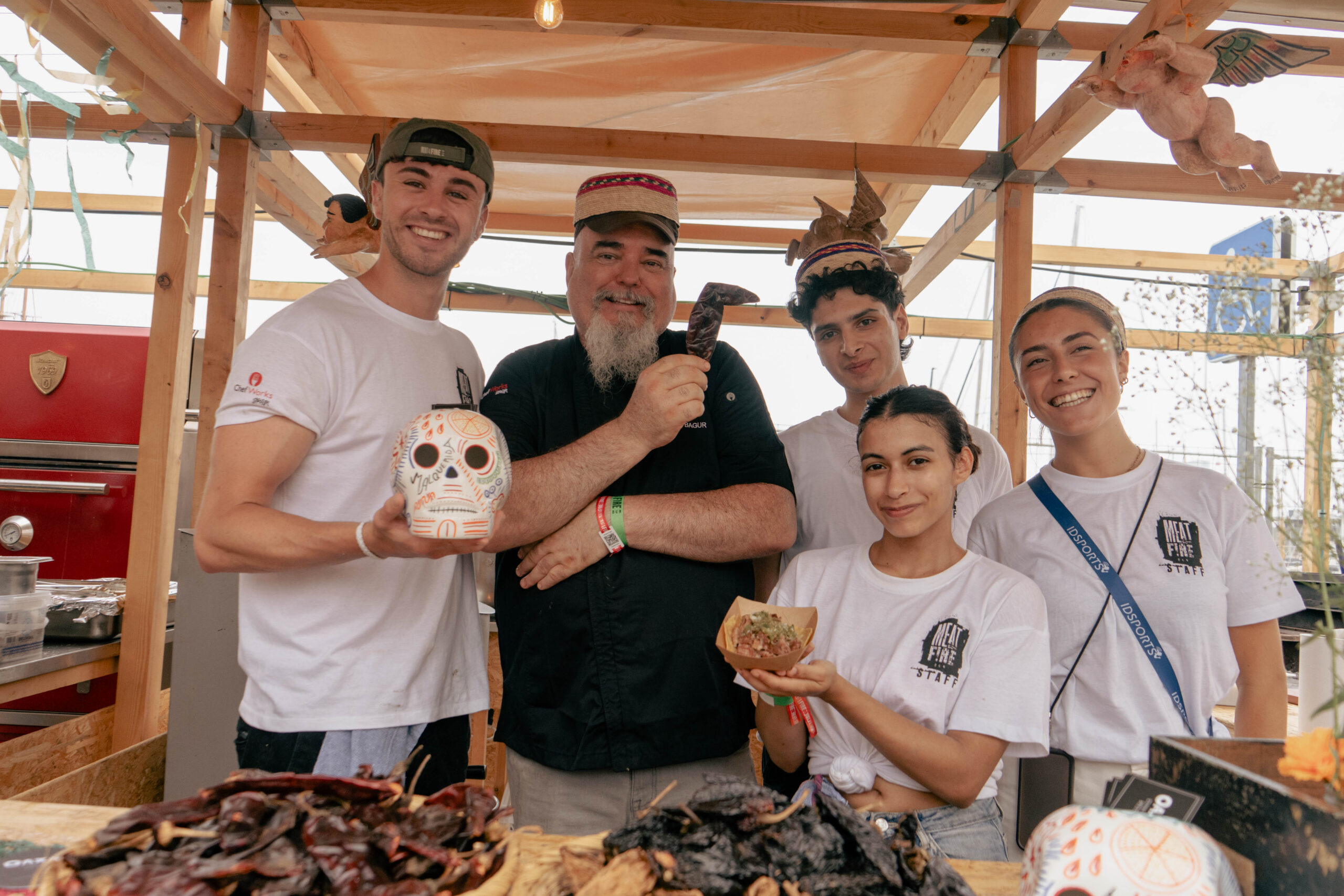 Europeos disfrutan cochinita pibil yucateca en Festival Internacional Meat & Fire 2025