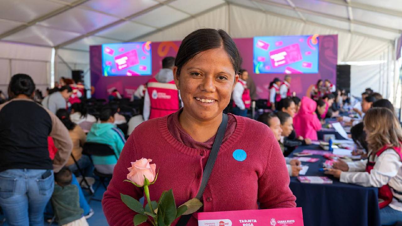Tarjeta Rosa: ¿qué es y cómo tramitarla?