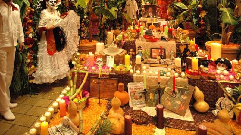 Hanal Pixán, altar yucateco. Hanal Pixán, altar yucateco.