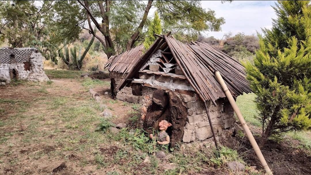 Duende en su casita Duende en su casita