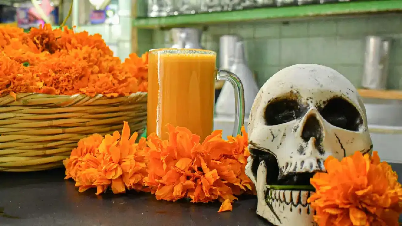 Bebidas que no deben faltar en tu altar de muertos