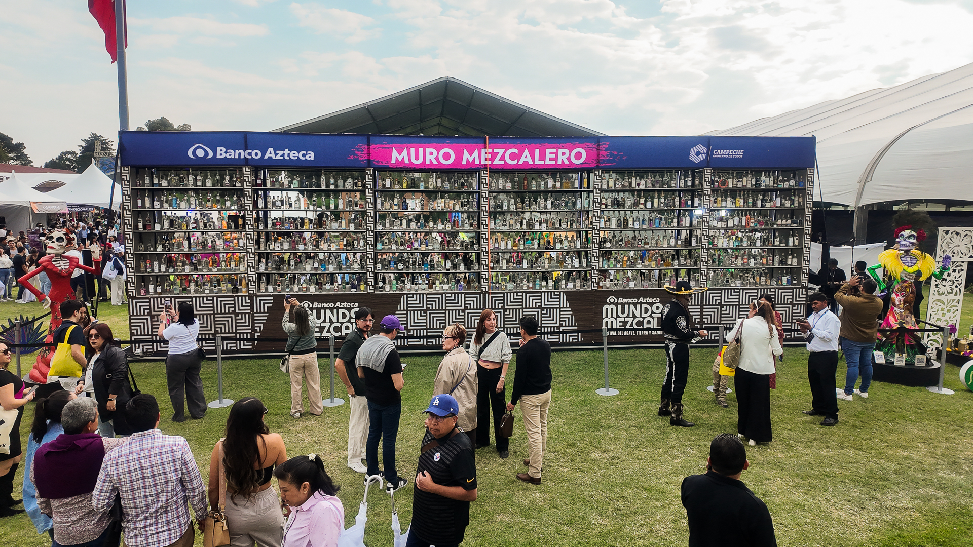 Muro Mezcalero en Mundo Mezcal, en el Campo Marte.
